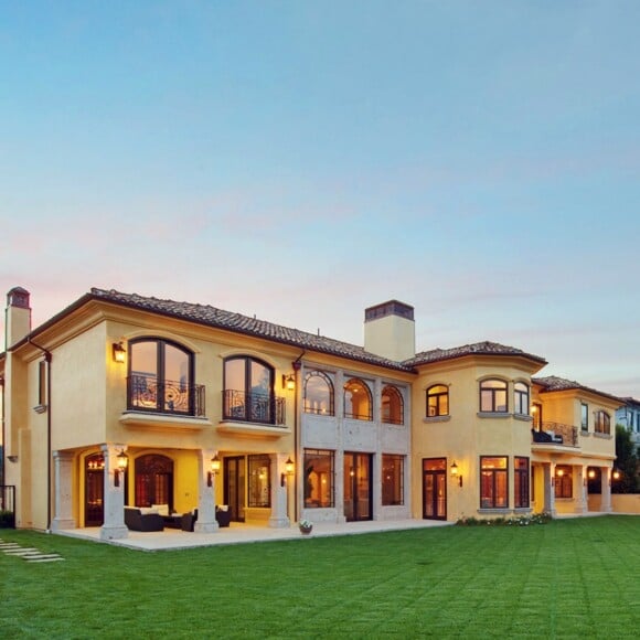 Nouvelle maison de Kanye West et Kim Kardashian a Los Angeles. Le coupe aurait depense 11 millions de dollars pour cette propriete situee a Bel Air. Le 8 janvier 2013ir.