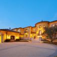 Nouvelle maison de Kanye West et Kim Kardashian a Los Angeles. Le coupe aurait depense 11 millions de dollars pour cette propriete situee a Bel Air. Le 8 janvier 2013