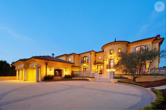 Nouvelle maison de Kanye West et Kim Kardashian a Los Angeles. Le coupe aurait depense 11 millions de dollars pour cette propriete situee a Bel Air. Le 8 janvier 2013