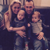 Thomas Buffel et Stéphanie De Buysser posent avec leurs jumeaux Maceo et Fausto sur Instagram.