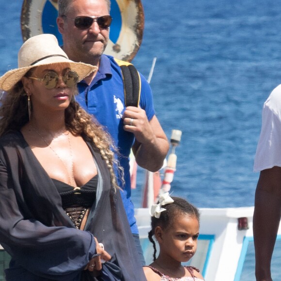 Beyoncé et son mari Jay Z en vacances sur l'Ile de Lipari en Sicile avec leur fille Blue Ivy le 12 août 2016.
