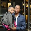 Jay Z avec sa fille Blue Ivy lors d'une virée shopping à Los Angeles le 11 novembre 2014.