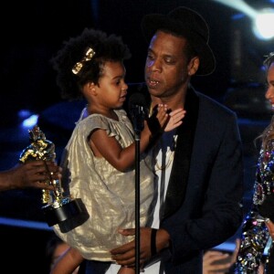 Blue Ivy, Jay Z et Beyonce sur la scène des MTV Video Music Awards, à Los Angeles, le 24 août 2014.
