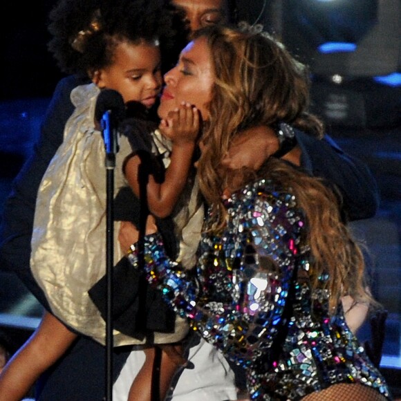 Blue Ivy, Jay Z et Beyonce sur la scène des MTV Video Music Awards, à Los Angeles, le 24 août 2014.