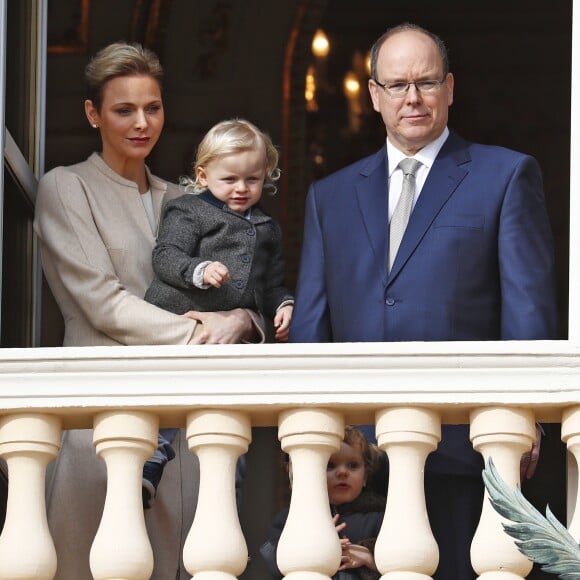 La princesse Charlene et le prince Albert II de Monaco au balcon du palais princier lors de la procession de la fête de sainte Dévote à Monaco le 27 janvier 2017. Le prince Jacques et la princesse Gabriella étaient avec eux. © Jean-Charles Vinaj/Pool restreint Monaco/Bestimage