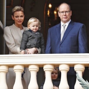 La princesse Charlene et le prince Albert II de Monaco au balcon du palais princier lors de la procession de la fête de sainte Dévote à Monaco le 27 janvier 2017. Le prince Jacques et la princesse Gabriella étaient avec eux. © Jean-Charles Vinaj/Pool restreint Monaco/Bestimage