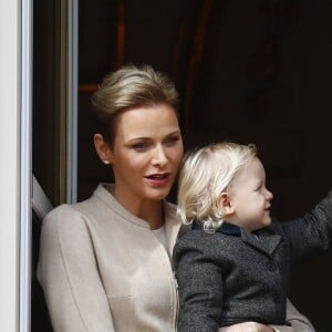 La princesse Charlene et le prince Albert II de Monaco au balcon du palais princier lors de la procession de la fête de sainte Dévote à Monaco le 27 janvier 2017. Le prince Jacques et la princesse Gabriella étaient avec eux. © Jean-Charles Vinaj/Pool restreint Monaco/Bestimage