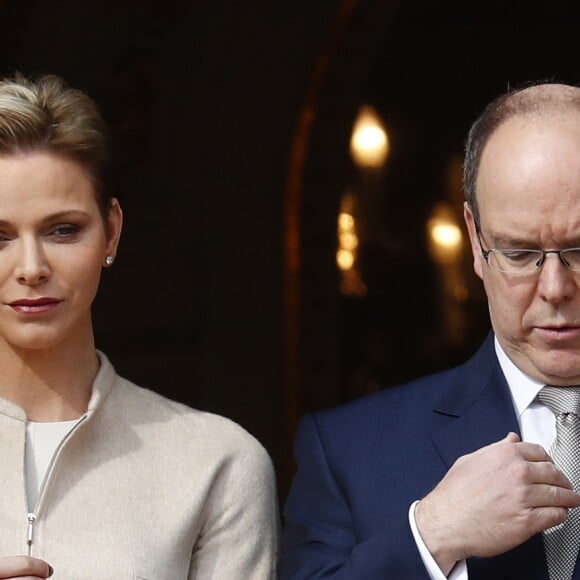 La princesse Charlene et le prince Albert II de Monaco au balcon du palais princier lors de la procession de la fête de sainte Dévote à Monaco le 27 janvier 2017. Le prince Jacques et la princesse Gabriella étaient avec eux. © Jean-Charles Vinaj/Pool restreint Monaco/Bestimage