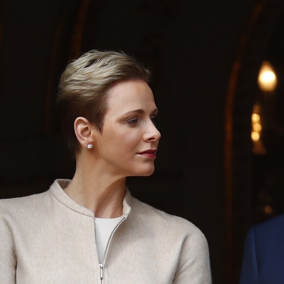 La princesse Charlene et le prince Albert II de Monaco au balcon du palais princier lors de la procession de la fête de sainte Dévote à Monaco le 27 janvier 2017. Le prince Jacques et la princesse Gabriella étaient avec eux. © Jean-Charles Vinaj/Pool restreint Monaco/Bestimage