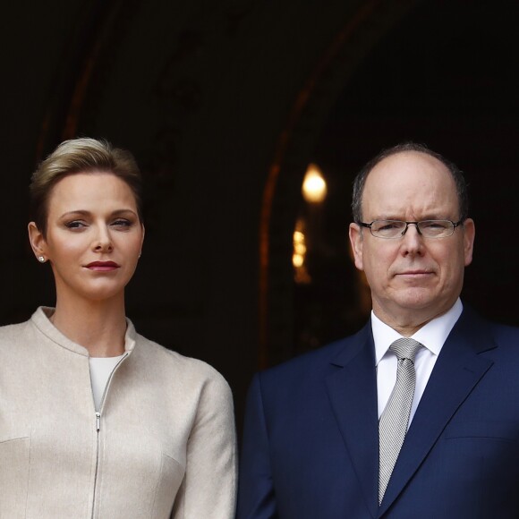 La princesse Charlene et le prince Albert II de Monaco au balcon du palais princier lors de la procession de la fête de sainte Dévote à Monaco le 27 janvier 2017. Le prince Jacques et la princesse Gabriella étaient avec eux. © Jean-Charles Vinaj/Pool restreint Monaco/Bestimage