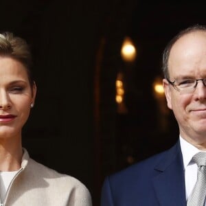 La princesse Charlene et le prince Albert II de Monaco au balcon du palais princier lors de la procession de la fête de sainte Dévote à Monaco le 27 janvier 2017. Le prince Jacques et la princesse Gabriella étaient avec eux. © Jean-Charles Vinaj/Pool restreint Monaco/Bestimage