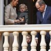 La princesse Charlene et le prince Albert II de Monaco au balcon du palais princier lors de la procession de la fête de sainte Dévote à Monaco le 27 janvier 2017. Le prince Jacques et la princesse Gabriella étaient avec eux. © Jean-Charles Vinaj/Pool restreint Monaco/Bestimage