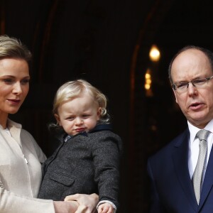 La princesse Charlene et le prince Albert II de Monaco au balcon du palais princier lors de la procession de la fête de sainte Dévote à Monaco le 27 janvier 2017. Le prince Jacques et la princesse Gabriella étaient avec eux. © Jean-Charles Vinaj/Pool restreint Monaco/Bestimage