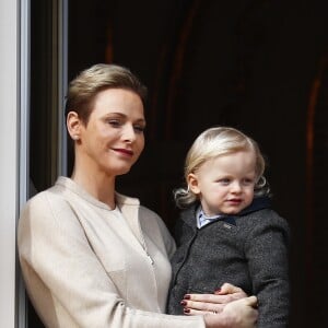 La princesse Charlene et le prince Albert II de Monaco au balcon du palais princier lors de la procession de la fête de sainte Dévote à Monaco le 27 janvier 2017. Le prince Jacques et la princesse Gabriella étaient avec eux. © Jean-Charles Vinaj/Pool restreint Monaco/Bestimage