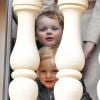 Jacques et Gabriella observent... La princesse Charlene et le prince Albert II de Monaco au balcon du palais princier lors de la procession de la fête de sainte Dévote à Monaco le 27 janvier 2017. Le prince Jacques et la princesse Gabriella étaient avec eux. © Jean-Charles Vinaj/Pool restreint Monaco/Bestimage