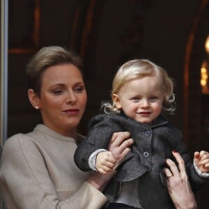 La princesse Charlene et le prince Albert II de Monaco au balcon du palais princier lors de la procession de la fête de sainte Dévote à Monaco le 27 janvier 2017. Le prince Jacques et la princesse Gabriella étaient avec eux. © Jean-Charles Vinaj/Pool restreint Monaco/Bestimage