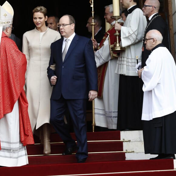 Le prince Albert II de Monaco et la princesse Charlene quittant la cathédrale de Monaco après la messe de la fête de sainte Dévote à Monaco, le 27 janvier 2017. © Jean-Charles Vinaj/Pool restreint Monaco/Bestimage