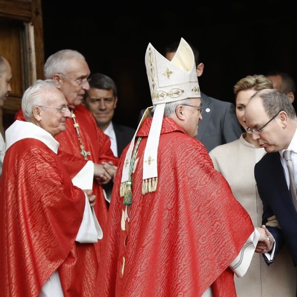 Le prince Albert II de Monaco et la princesse Charlene quittant la cathédrale de Monaco après la messe de la fête de sainte Dévote à Monaco, le 27 janvier 2017. © Jean-Charles Vinaj/Pool restreint Monaco/Bestimage