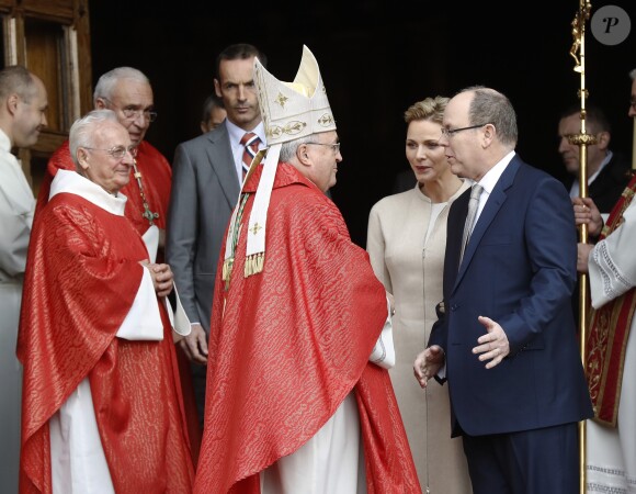 Le prince Albert II de Monaco et la princesse Charlene quittant la cathédrale de Monaco après la messe de la fête de sainte Dévote à Monaco, le 27 janvier 2017. © Jean-Charles Vinaj/Pool restreint Monaco/Bestimage