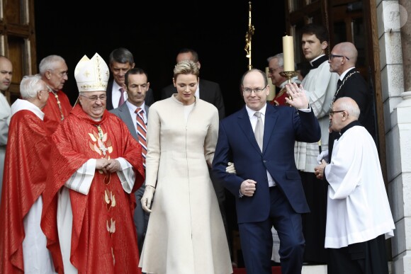 Le prince Albert II de Monaco et la princesse Charlene quittant la cathédrale de Monaco après la messe de la fête de sainte Dévote à Monaco, le 27 janvier 2017. © Jean-Charles Vinaj/Pool restreint Monaco/Bestimage
