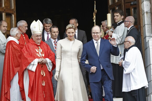 Le prince Albert II de Monaco et la princesse Charlene quittant la cathédrale de Monaco après la messe de la fête de sainte Dévote à Monaco, le 27 janvier 2017. © Jean-Charles Vinaj/Pool restreint Monaco/Bestimage