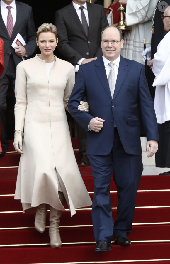 Le prince Albert II de Monaco et la princesse Charlene quittant la cathédrale de Monaco après la messe de la fête de sainte Dévote à Monaco, le 27 janvier 2017. © Jean-Charles Vinaj/Pool restreint Monaco/Bestimage