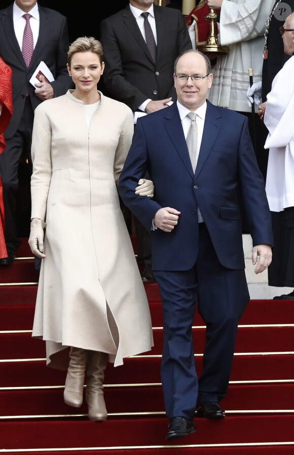 Le prince Albert II de Monaco et la princesse Charlene quittant la cathédrale de Monaco après la messe de la fête de sainte Dévote à Monaco, le 27 janvier 2017. © Jean-Charles Vinaj/Pool restreint Monaco/Bestimage