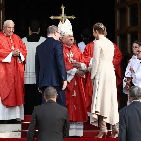 Le prince Albert II de Monaco et la princesse Charlene devant la cathédrale de Monaco au matin de la messe de la fête de sainte Dévote à Monaco, le 27 janvier 2017. © Olivier Huitel/Pool restreint Monaco/Bestimage