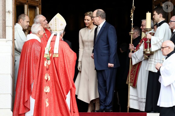 Le prince Albert II de Monaco et la princesse Charlene devant la cathédrale de Monaco au matin de la messe de la fête de sainte Dévote à Monaco, le 27 janvier 2017. © Olivier Huitel/Pool restreint Monaco/Bestimage