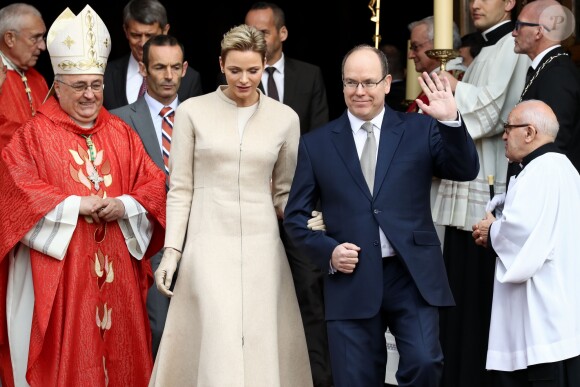 Le prince Albert II de Monaco et la princesse Charlene devant la cathédrale de Monaco au matin de la messe de la fête de sainte Dévote à Monaco, le 27 janvier 2017. © Olivier Huitel/Pool restreint Monaco/Bestimage