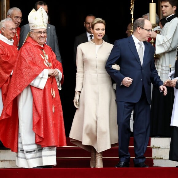 Le prince Albert II de Monaco et la princesse Charlene devant la cathédrale de Monaco au matin de la messe de la fête de sainte Dévote à Monaco, le 27 janvier 2017. © Olivier Huitel/Pool restreint Monaco/Bestimage