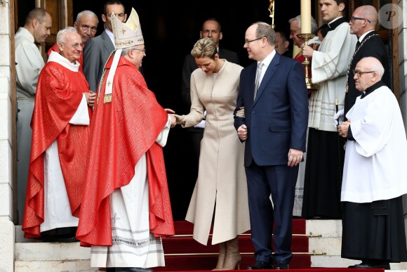 Le prince Albert II de Monaco et la princesse Charlene devant la cathédrale de Monaco au matin de la messe de la fête de sainte Dévote à Monaco, le 27 janvier 2017. © Olivier Huitel/Pool restreint Monaco/Bestimage