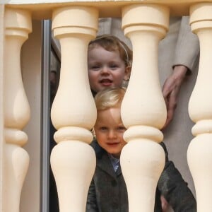 La princesse Charlene et le prince Albert II de Monaco au balcon du palais princier lors de la procession de la fête de sainte Dévote à Monaco le 27 janvier 2017. Le prince Jacques et la princesse Gabriella étaient avec eux. © Olivier Huitel / Pool restreint Monaco / Bestimage