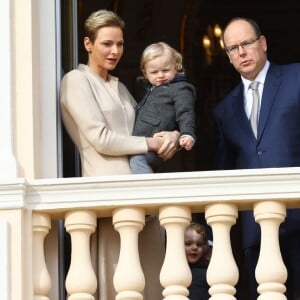 La princesse Charlene et le prince Albert II de Monaco au balcon du palais princier lors de la procession de la fête de sainte Dévote à Monaco le 27 janvier 2017. Le prince Jacques et la princesse Gabriella étaient avec eux. © Olivier Huitel / Pool restreint Monaco / Bestimage