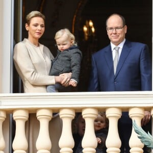 La princesse Charlene et le prince Albert II de Monaco au balcon du palais princier lors de la procession de la fête de sainte Dévote à Monaco le 27 janvier 2017. Le prince Jacques et la princesse Gabriella étaient avec eux. © Olivier Huitel / Pool restreint Monaco / Bestimage