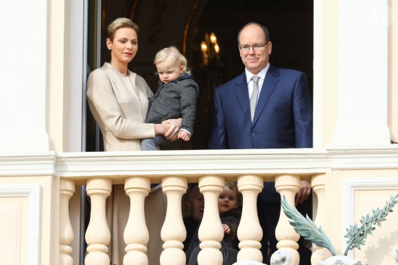 La princesse Charlene et le prince Albert II de Monaco au balcon du palais princier lors de la procession de la fête de sainte Dévote à Monaco le 27 janvier 2017. Le prince Jacques et la princesse Gabriella étaient avec eux. © Olivier Huitel / Pool restreint Monaco / Bestimage