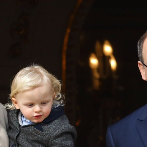 La princesse Charlene et le prince Albert II de Monaco au balcon du palais princier lors de la procession de la fête de sainte Dévote à Monaco le 27 janvier 2017. Le prince Jacques et la princesse Gabriella étaient avec eux. © Olivier Huitel / Pool restreint Monaco / Bestimage