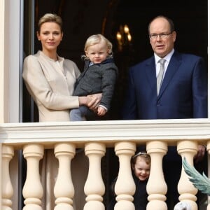 La princesse Charlene et le prince Albert II de Monaco au balcon du palais princier lors de la procession de la fête de sainte Dévote à Monaco le 27 janvier 2017. Le prince Jacques et la princesse Gabriella étaient avec eux. © Olivier Huitel / Pool restreint Monaco / Bestimage