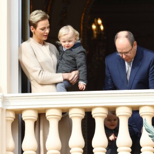 La princesse Charlene et le prince Albert II de Monaco au balcon du palais princier lors de la procession de la fête de sainte Dévote à Monaco le 27 janvier 2017. Le prince Jacques et la princesse Gabriella étaient avec eux. © Olivier Huitel / Pool restreint Monaco / Bestimage