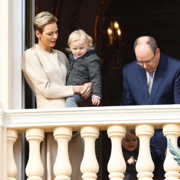 La princesse Charlene et le prince Albert II de Monaco au balcon du palais princier lors de la procession de la fête de sainte Dévote à Monaco le 27 janvier 2017. Le prince Jacques et la princesse Gabriella étaient avec eux. © Olivier Huitel / Pool restreint Monaco / Bestimage