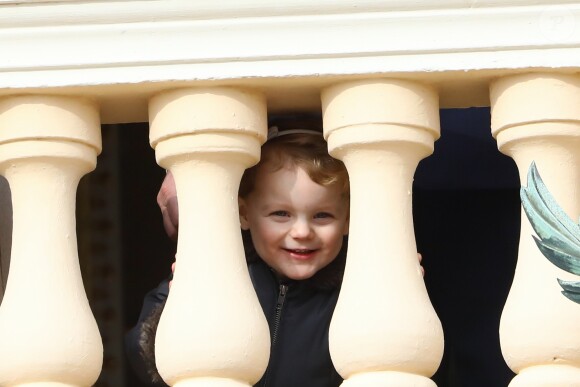La princesse Charlene et le prince Albert II de Monaco au balcon du palais princier lors de la procession de la fête de sainte Dévote à Monaco le 27 janvier 2017. Le prince Jacques et la princesse Gabriella étaient avec eux. © Olivier Huitel / Pool restreint Monaco / Bestimage
