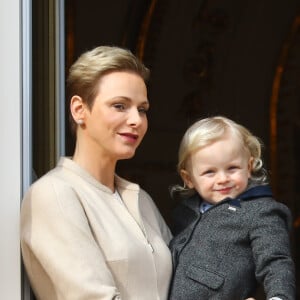 La princesse Charlene et le prince Albert II de Monaco au balcon du palais princier lors de la procession de la fête de sainte Dévote à Monaco le 27 janvier 2017. Le prince Jacques et la princesse Gabriella étaient avec eux. © Olivier Huitel / Pool restreint Monaco / Bestimage