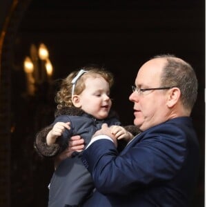 La princesse Charlene et le prince Albert II de Monaco au balcon du palais princier lors de la procession de la fête de sainte Dévote à Monaco le 27 janvier 2017. Le prince Jacques et la princesse Gabriella étaient avec eux. © Olivier Huitel / Pool restreint Monaco / Bestimage