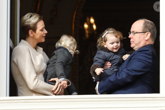 La princesse Charlene et le prince Albert II de Monaco au balcon du palais princier lors de la procession de la fête de sainte Dévote à Monaco le 27 janvier 2017. Le prince Jacques et la princesse Gabriella étaient avec eux. © Olivier Huitel / Pool restreint Monaco / Bestimage