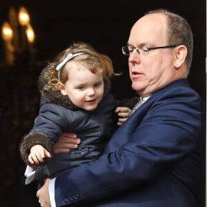 La princesse Charlene et le prince Albert II de Monaco au balcon du palais princier lors de la procession de la fête de sainte Dévote à Monaco le 27 janvier 2017. Le prince Jacques et la princesse Gabriella étaient avec eux. © Olivier Huitel / Pool restreint Monaco / Bestimage