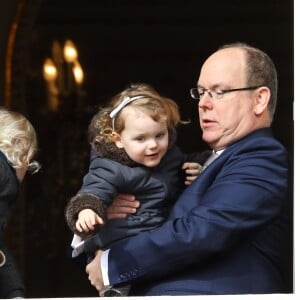 La princesse Charlene et le prince Albert II de Monaco au balcon du palais princier lors de la procession de la fête de sainte Dévote à Monaco le 27 janvier 2017. Le prince Jacques et la princesse Gabriella étaient avec eux. © Olivier Huitel / Pool restreint Monaco / Bestimage