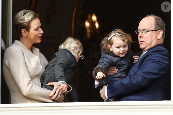 La princesse Charlene et le prince Albert II de Monaco au balcon du palais princier lors de la procession de la fête de sainte Dévote à Monaco le 27 janvier 2017. Le prince Jacques et la princesse Gabriella étaient avec eux. © Olivier Huitel / Pool restreint Monaco / Bestimage