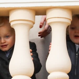 La princesse Charlene et le prince Albert II de Monaco au balcon du palais princier lors de la procession de la fête de sainte Dévote à Monaco le 27 janvier 2017. Le prince Jacques et la princesse Gabriella étaient avec eux. © Olivier Huitel / Pool restreint Monaco / Bestimage