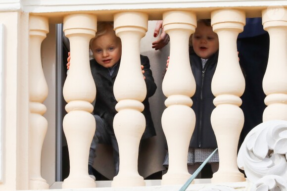 La princesse Charlene et le prince Albert II de Monaco au balcon du palais princier lors de la procession de la fête de sainte Dévote à Monaco le 27 janvier 2017. Le prince Jacques et la princesse Gabriella étaient avec eux. © Olivier Huitel / Pool restreint Monaco / Bestimage