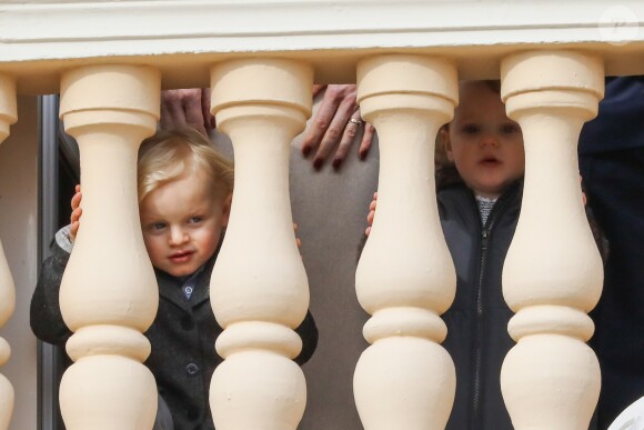 La princesse Charlene et le prince Albert II de Monaco au balcon du palais princier lors de la procession de la fête de sainte Dévote à Monaco le 27 janvier 2017. Le prince Jacques et la princesse Gabriella étaient avec eux. © Olivier Huitel / Pool restreint Monaco / Bestimage